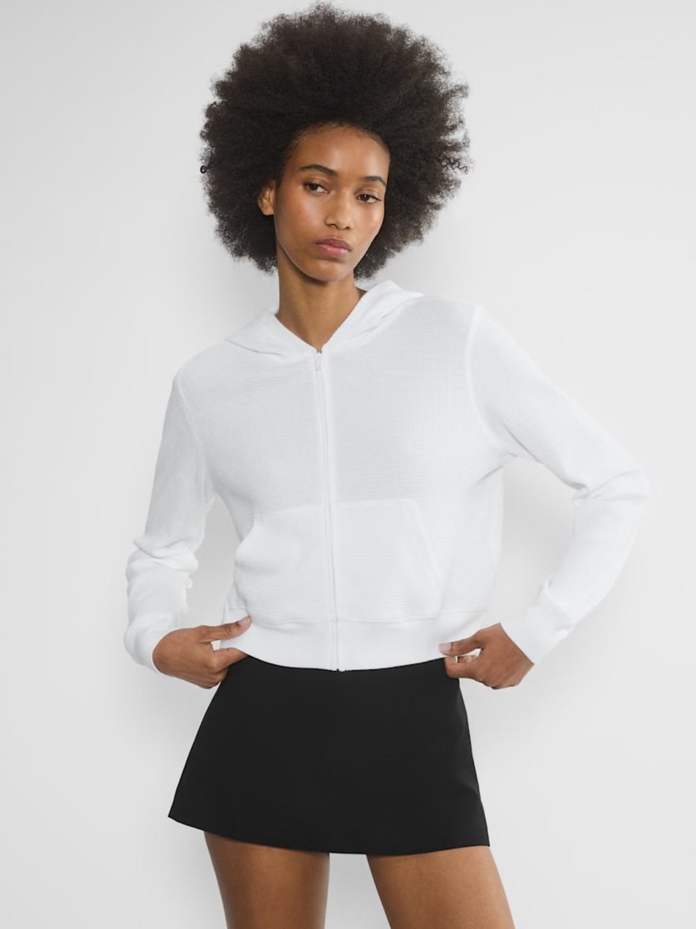 Aritzia TNA White Waffle Cropped Zip Hoodie Size XS Chic Lounge 90s Cozy Minimal